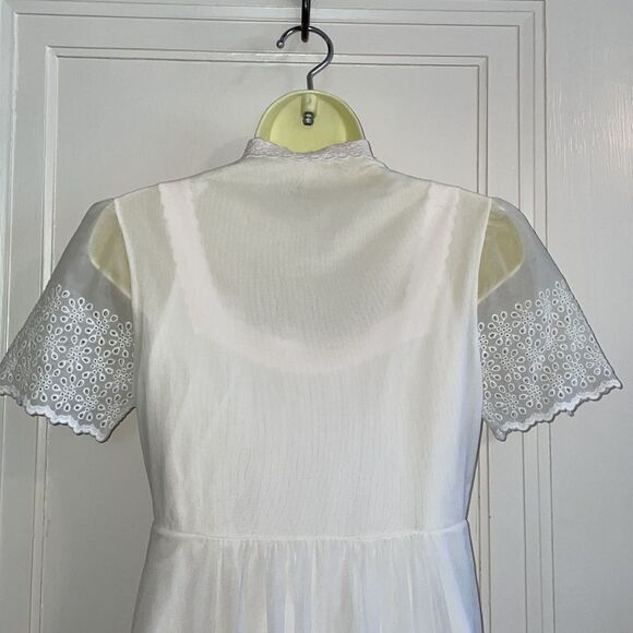 Vtg Cheoette (Eye-Ful Lingerie) white long nylon short sleeve robe/nightgown set - Picture 8 of 15